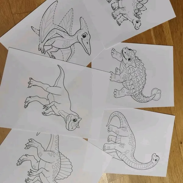MAXI MAĽOVANKY DINOSAUROV 